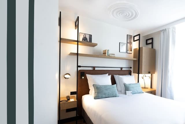 Connecting Room