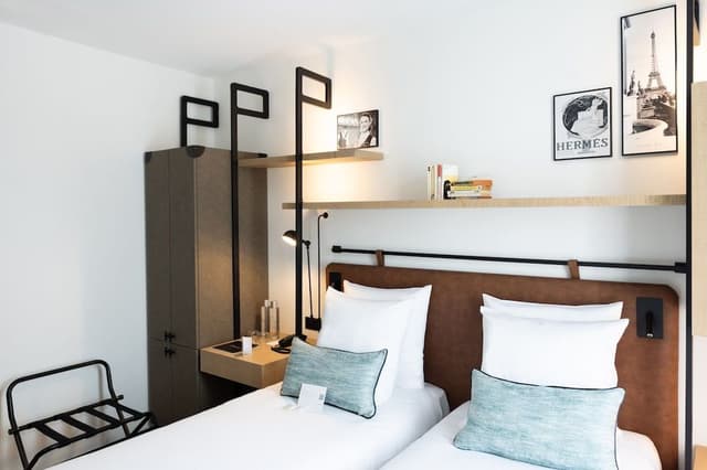 Connecting Room