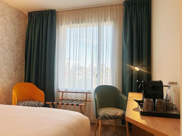 Standard Room, 1 Queen Bed, City View