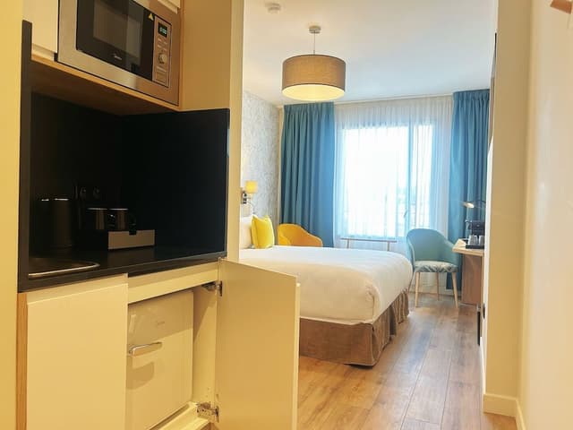 Standard Room, 1 Queen Bed, City View
