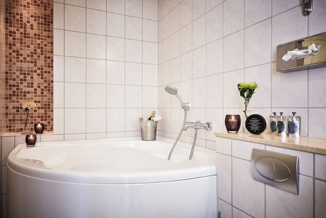 Junior Suite, Jetted Tub