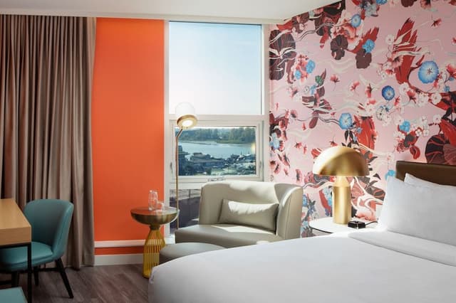 Deluxe Room, 1 King Bed