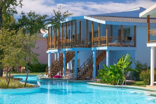 Standard Twin Room with Swimming Pool Access