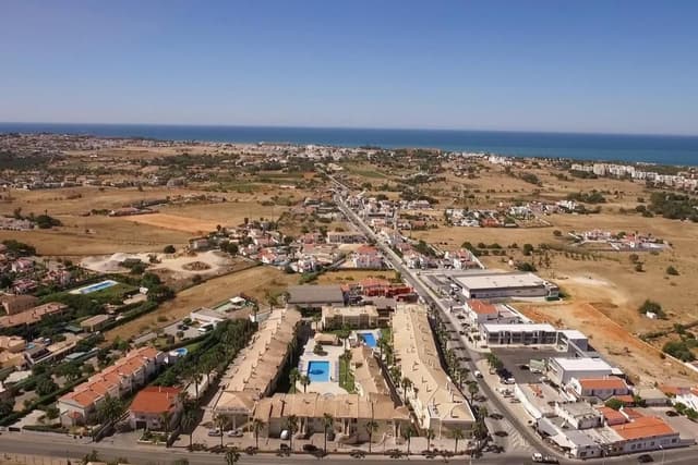 One-Bedroom Ground Floor Apartment with Pool View