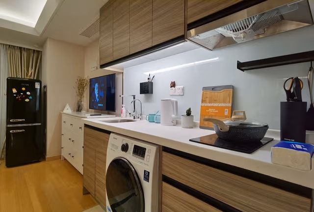 Comfort Room, Kitchenette, City View (1116)