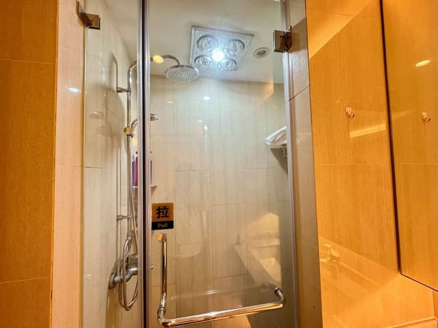 Comfort Room, Kitchenette, City View (1116)