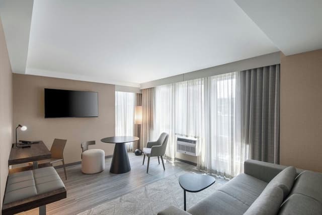 Suite, 1 Bedroom, City View (Corner)
