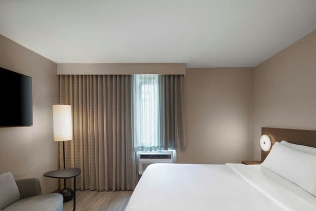 Suite, 1 Bedroom, City View (Corner)