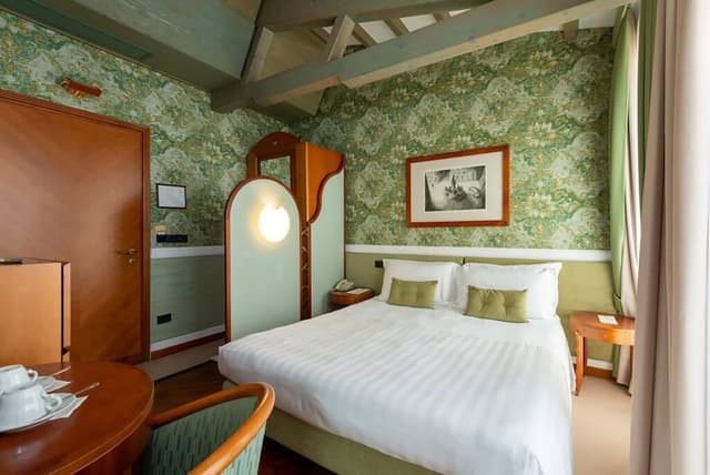 Classic Room (Small)