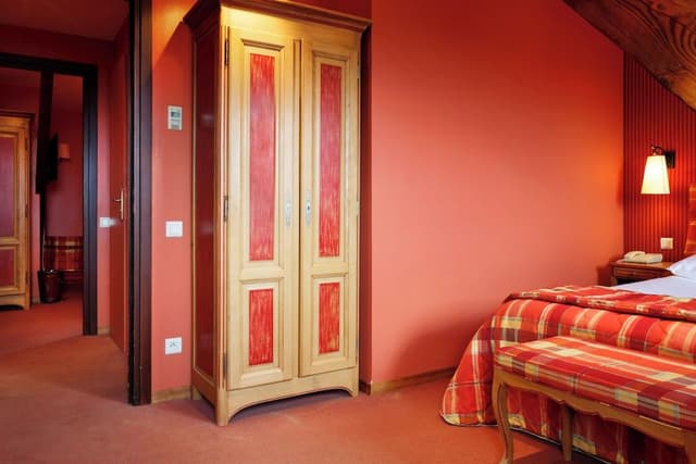 Traditional Suite, Jetted Tub