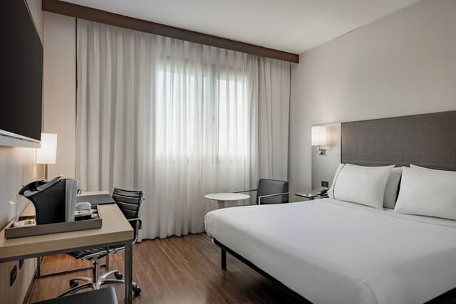 Standard Room, 1 King Bed