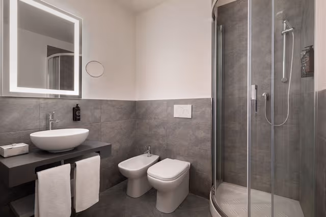 Suite, Balcony