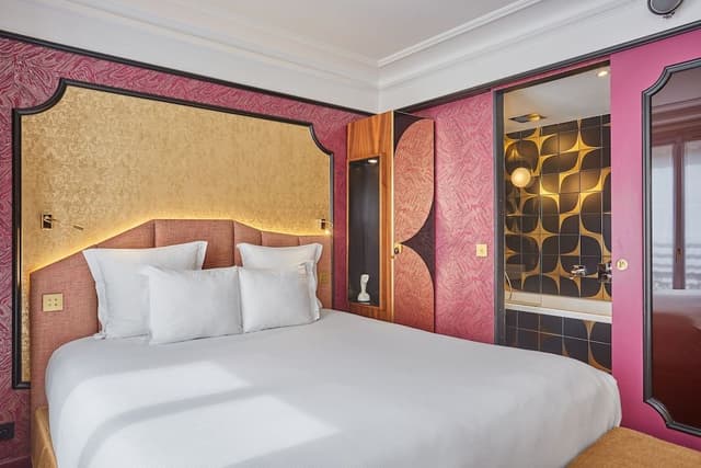 Deluxe Double Room (Light my fire)