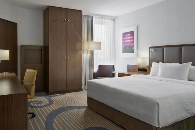 Standard Room, 1 Queen Bed