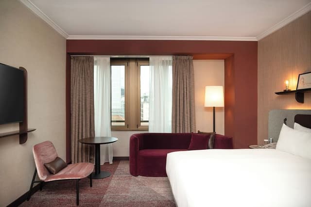 Executive Room, 1 King Bed (Deluxe)