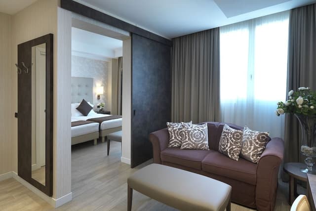 Senior Suite (Single Use)