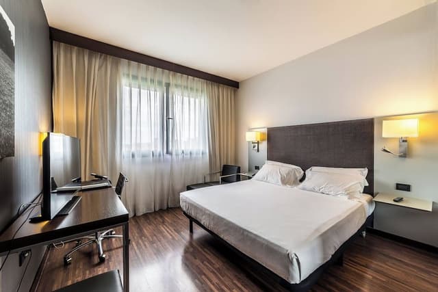 Standard Room, 1 King Bed