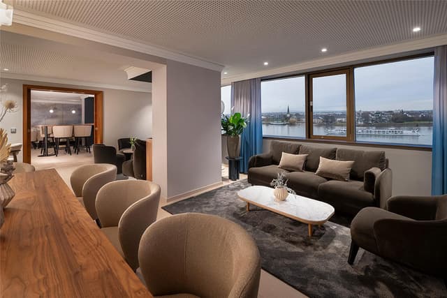 TWIN EXECUTIVE ROOM RHINE WING CITY VIEW