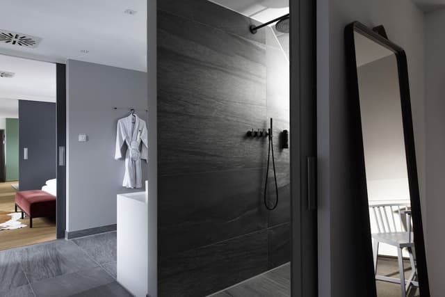 Suite (500)