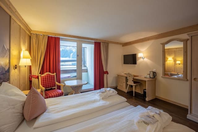 Double Room with partial Eiger view, Balcony
