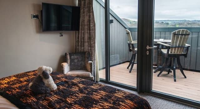 Winander Club Lime Lake View Room