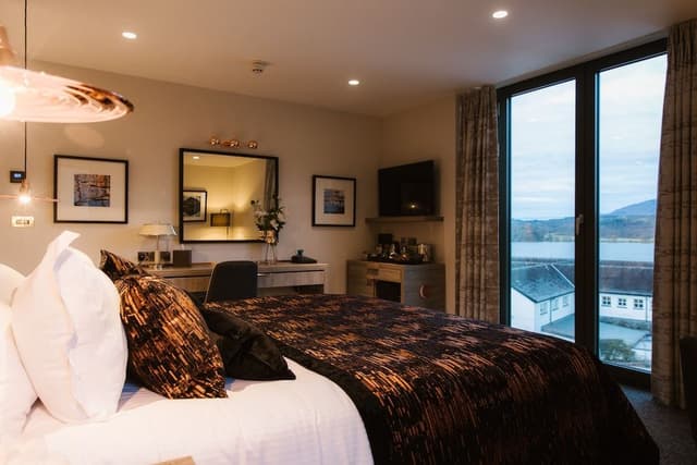 Winander Club Lime Lake View Room