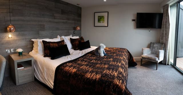 Winander Club Lime Lake View Room