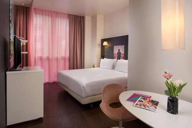 Family Room (nhow Adjoining Room extra bed 3AD+2CH)