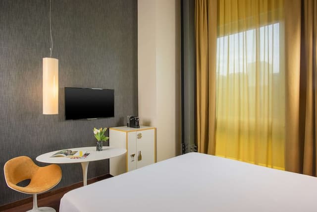 Family Room (nhow Adjoining Room extra bed 3AD+2CH)