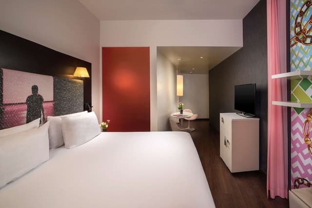 Family Room (nhow Adjoining Room extra bed 3AD+2CH)