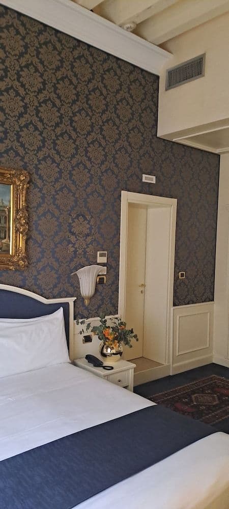 Junior Room, Balcony, Canal View