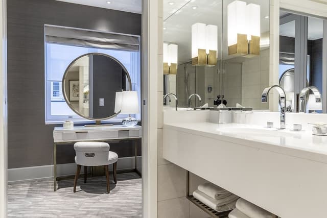 Suite (The Abel)