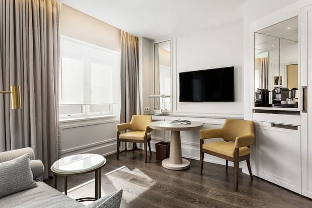 Deluxe Room, 1 King Bed