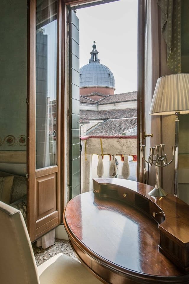 Deluxe Suite, Balcony
