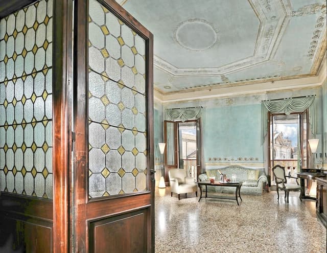 Deluxe Suite, Balcony