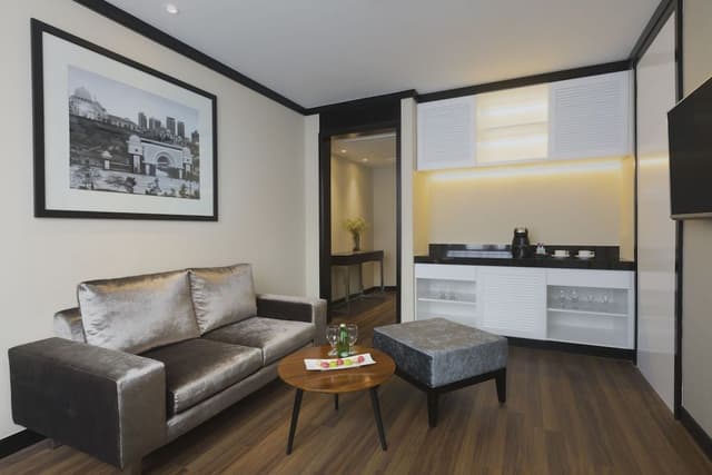 The Level, Suite