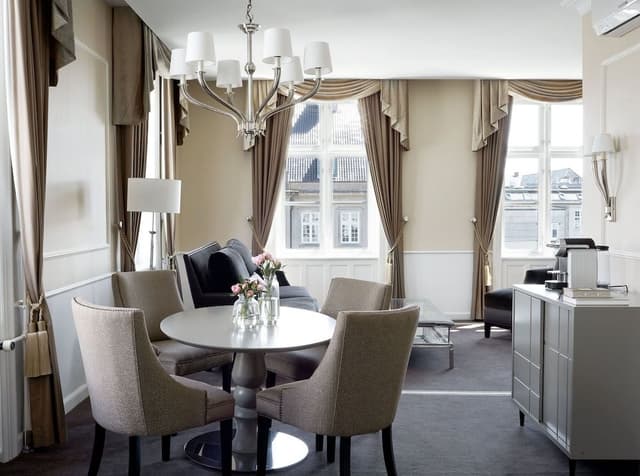 Suite with Lounge access
