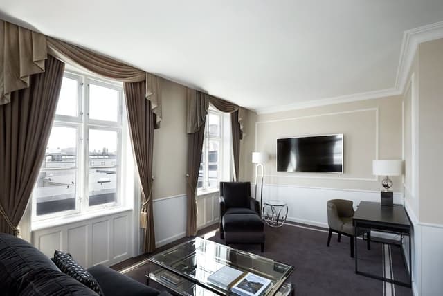 Suite with Lounge access