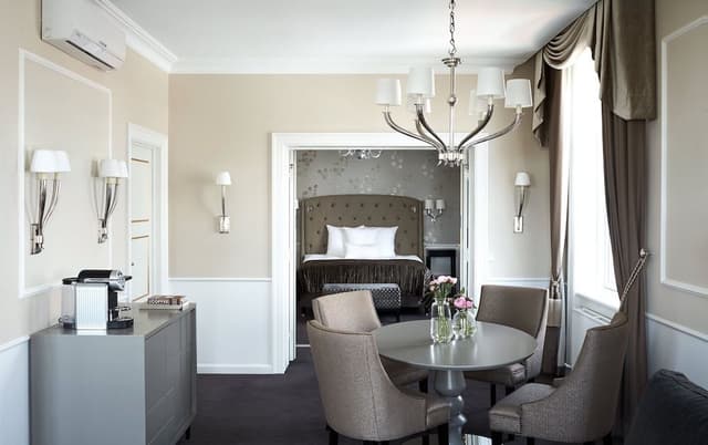 Suite with Lounge access