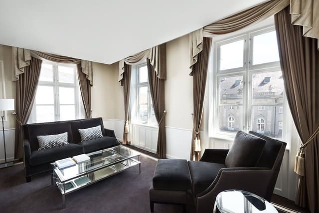 Suite with Lounge access