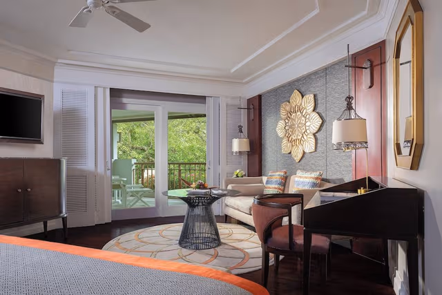 Classic Room, 1 King Bed, Balcony, Garden View