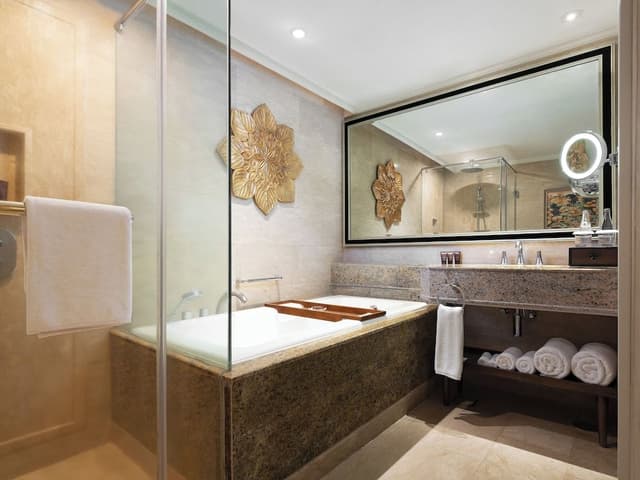 Classic Room, 1 King Bed, Balcony, Garden View