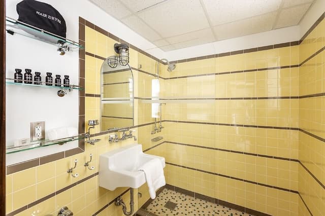 Deluxe Room, 1 Queen Bed