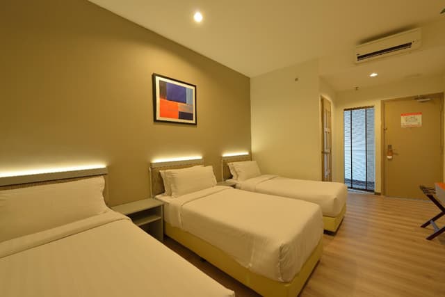 Deluxe Triple Room without View - Non-Smoking