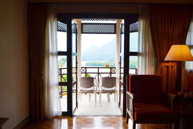 Hill Top Sea View Deluxe (2 Queen Beds)