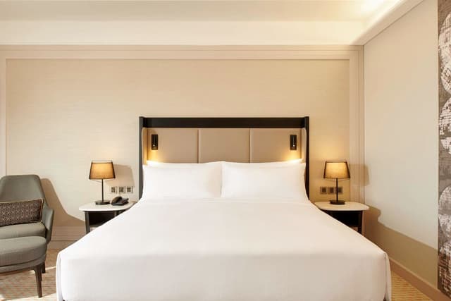 KING PREMIUM SUITE CITY VIEW