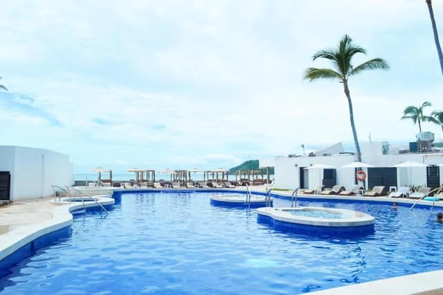 Suite 1 Bedroom Ocean Front