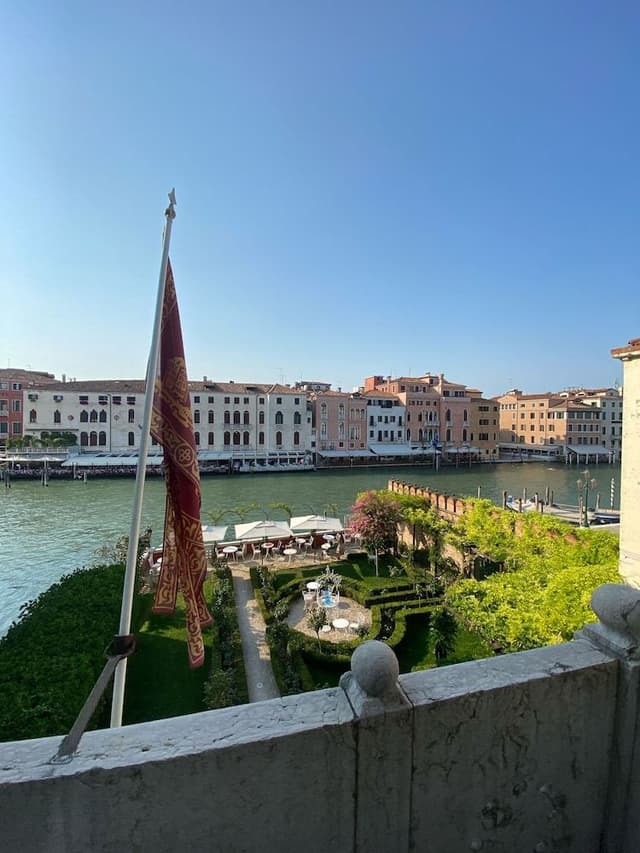 Panoramic Suite, 1 King Bed, Hot Tub, Canal View