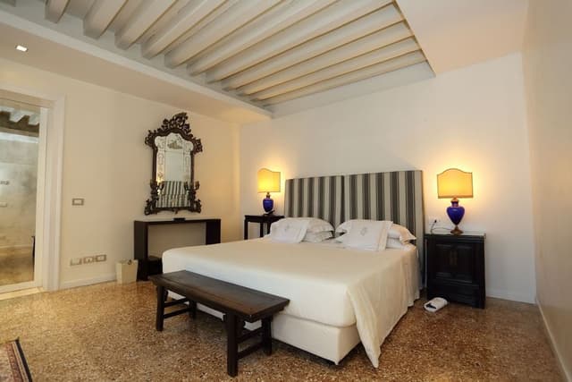 Premium Suite, 1 King Bed, Terrace, Canal View
