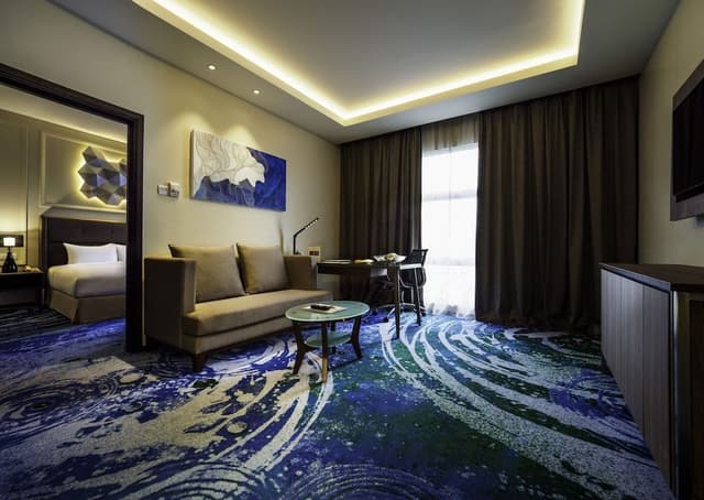 Deluxe Suite, 1 King Bed (Eastin)